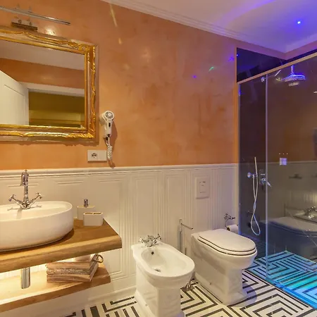 Palazzo Guelfa * Florence